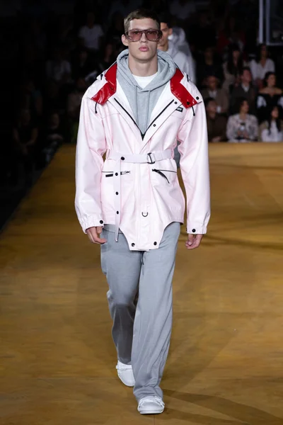 Look 99
